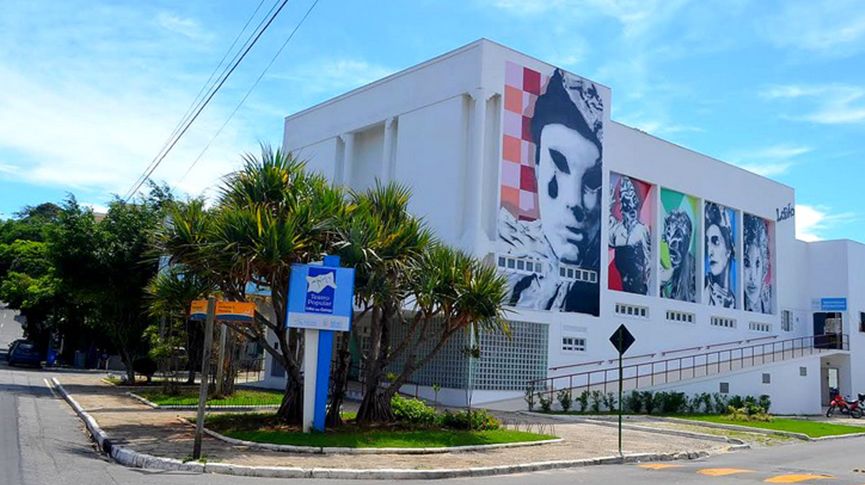 Fachada do Teatro Popular de Rio das Ostras