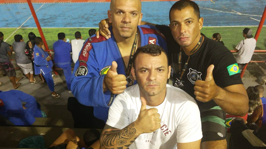 Os atletas no ginásio de competição