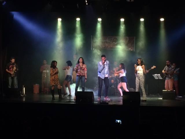 Músicos no palco