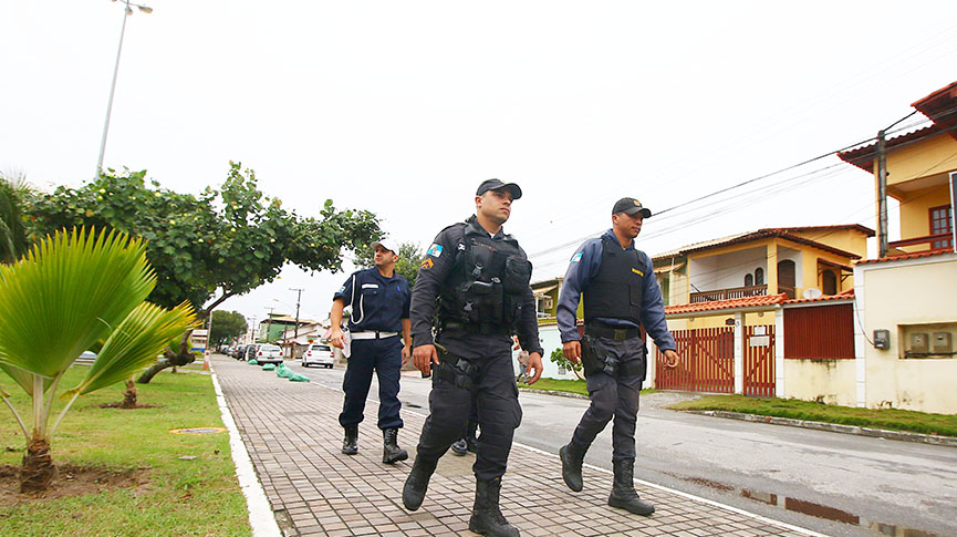 Guardas e policiais nas ruas