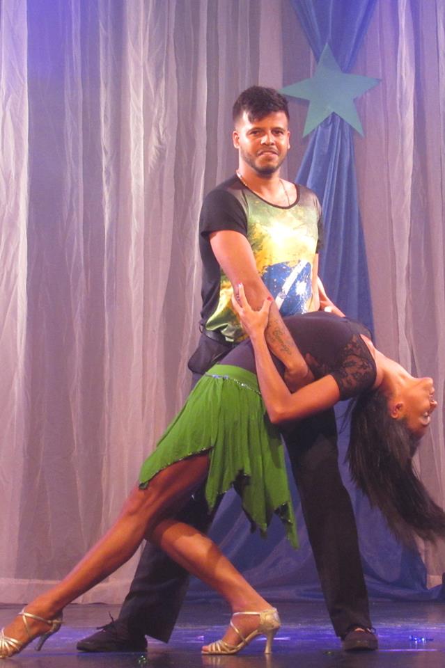 Casal dançando
