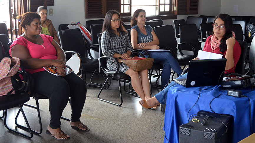 Cursistas participando da aula