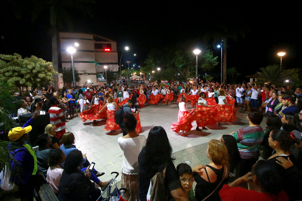 Dança na Praça