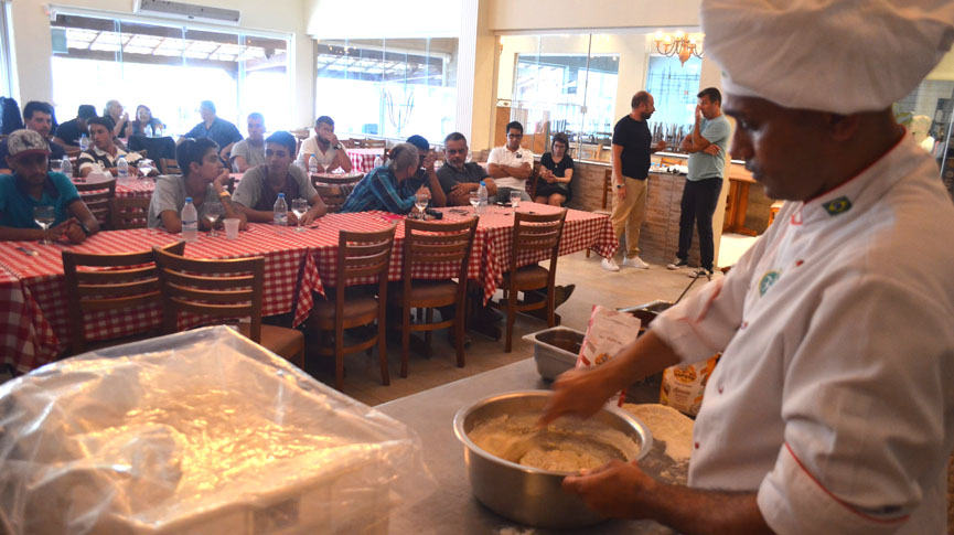 Pizzaiolo ministrando workshop