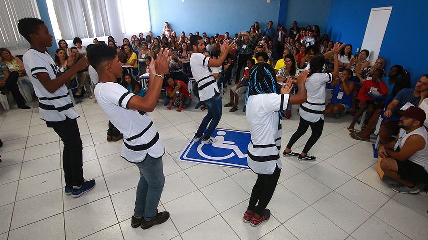 O grupo Geração Aquarela, do CRAS Sul, se apresentou na Conferência foto Gabriel Sales