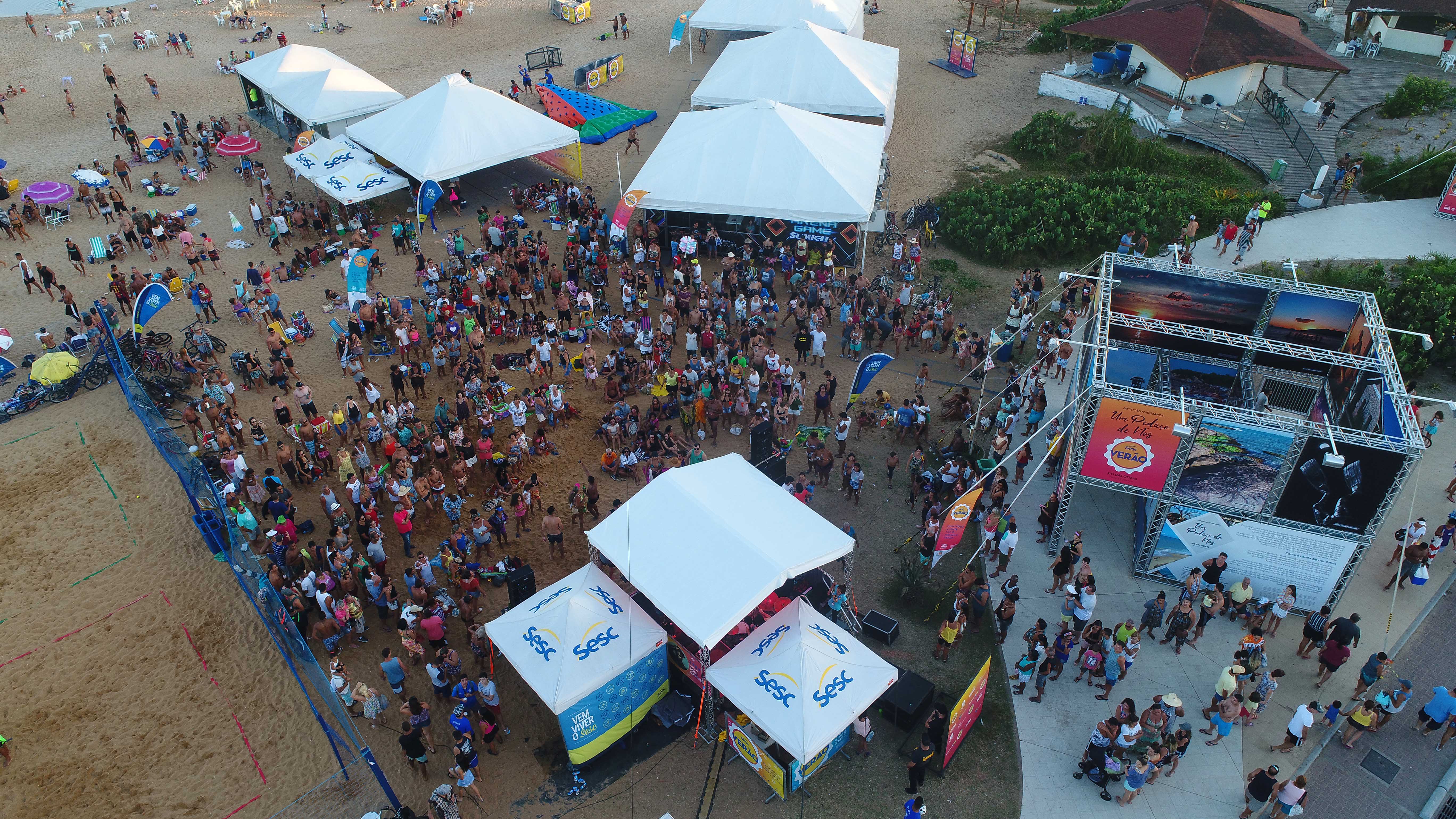 Beach Tennis é uma das atrações que movimentam o festival Na Praia