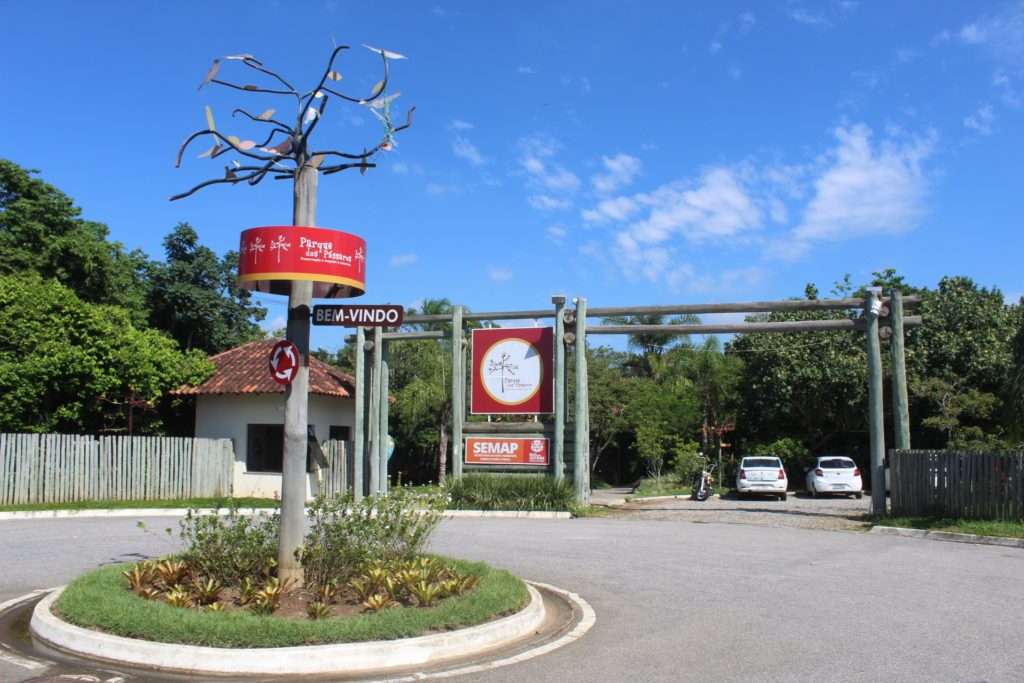 Fachada do Parque dos Pássaros