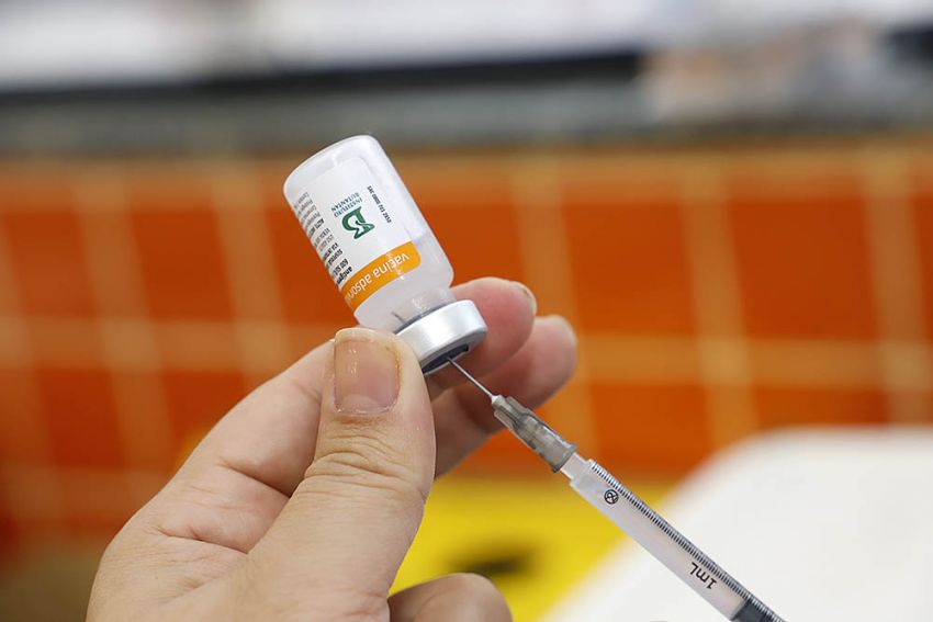 Município segue com repescagem de 1a e 2a doses. Para 1a dose a vacina disponível é a CoronaVac. Foto Celso Avila