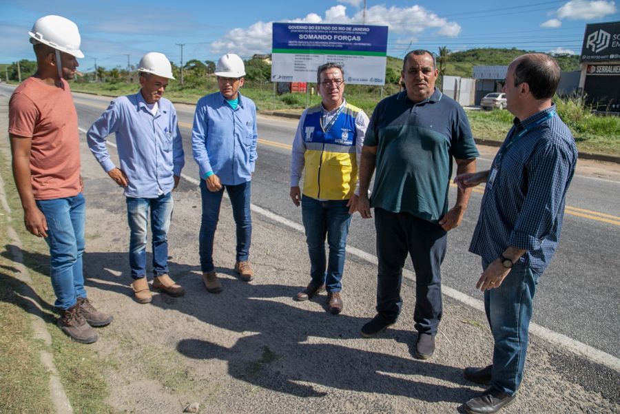 Engenheiro responsáveis pela obra receberam a comitiva na manhã de terça-feira - Allexandre Costa