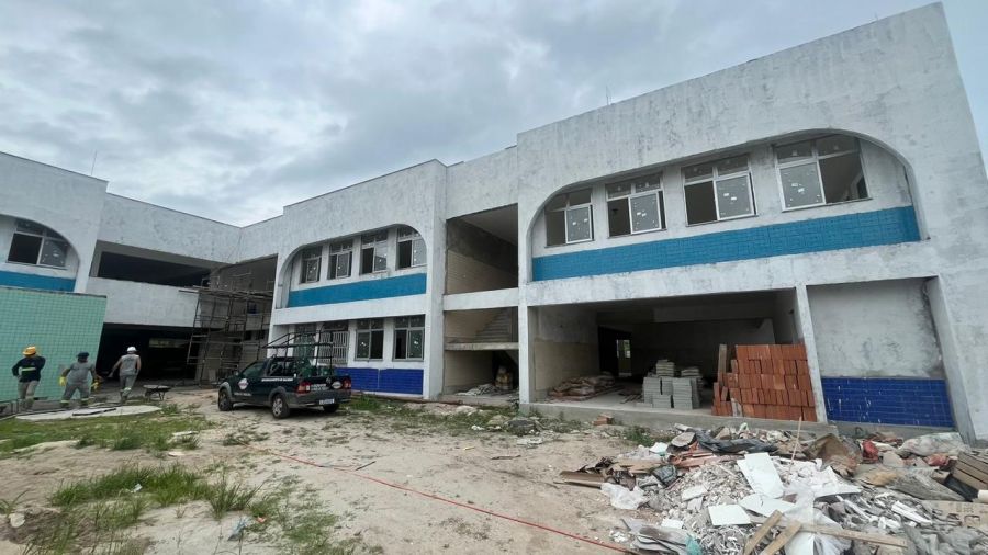 Fachada do prédio em construção