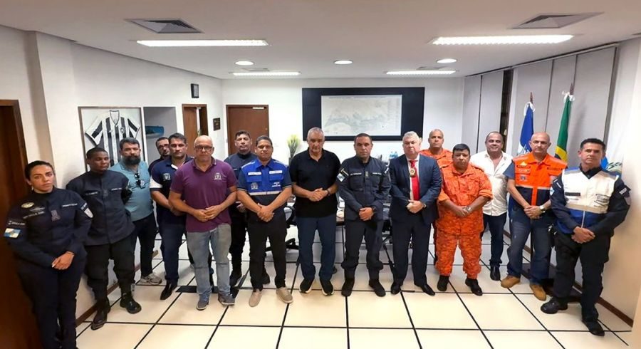 Prefeito reúne Forças de Segurança para traçar planos para o Verão Prefeito reúne Forças de Segurança para traçar planos para o Verão