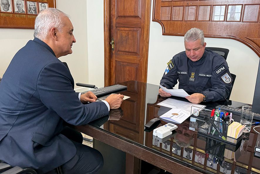 Prefeito Carlos Augusto solicita à PM reforço do efetivo para o Verão