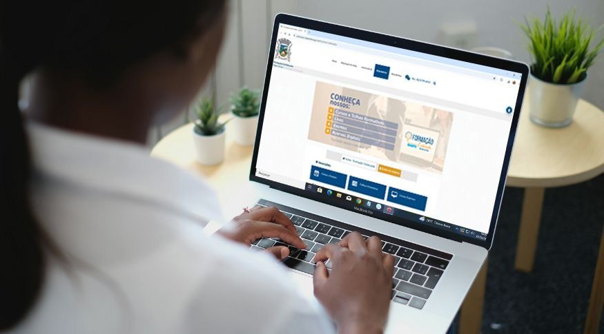 Secretaria de Educação lança cursos on-line no formato de trilhas formativas