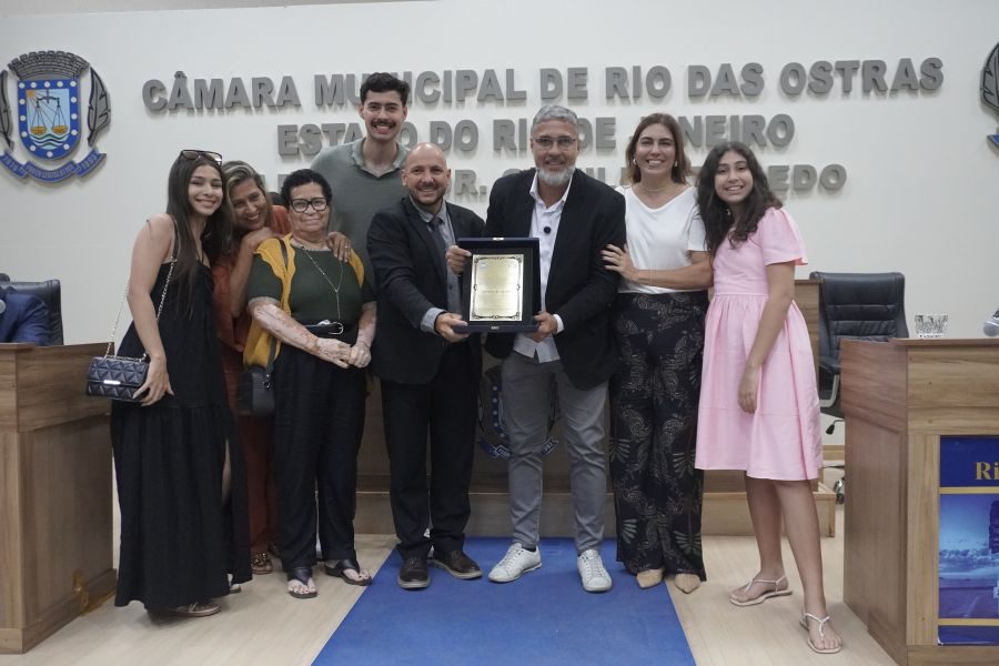 Câmara Municipal realiza sessão solene pelos 34 anos de Rio das Ostras Câmara Municipal realiza sessão solene pelos 34 anos de Rio das Ostras