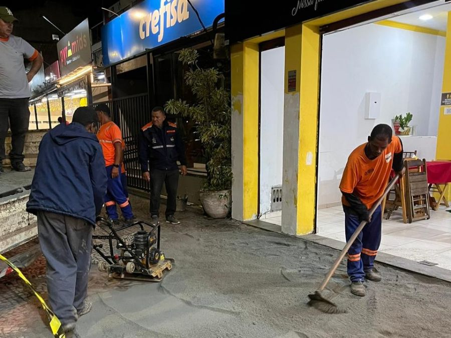Prefeitura age rápido e soluciona afundamento de calçada no Centro Prefeitura age rápido e soluciona afundamento de calçada no Centro