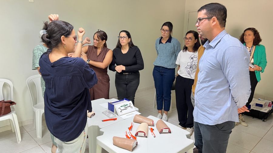 Saúde qualifica profissionais para implante de contraceptivo Saúde qualifica profissionais para implante de contraceptivo