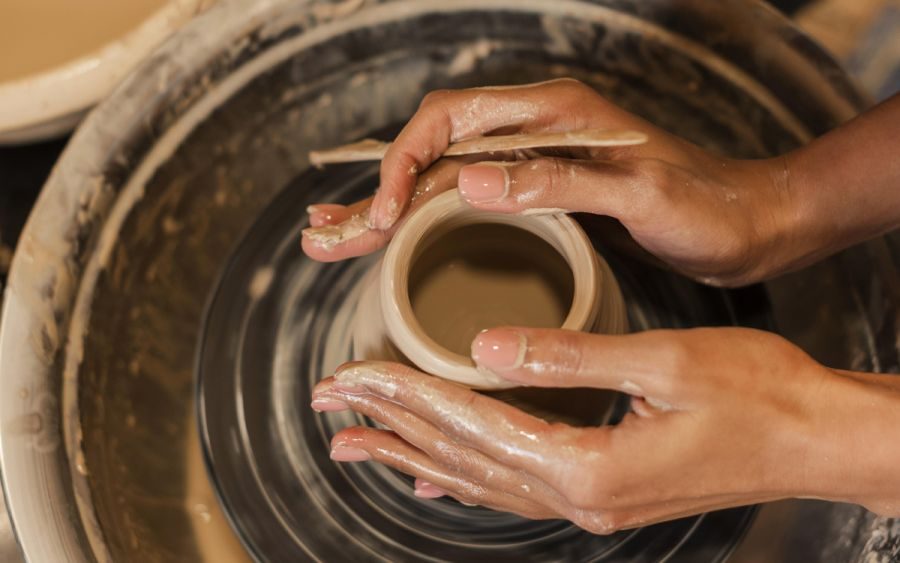 Inscrições para curso de cerâmica e mentoria artística da Froc estão abertas