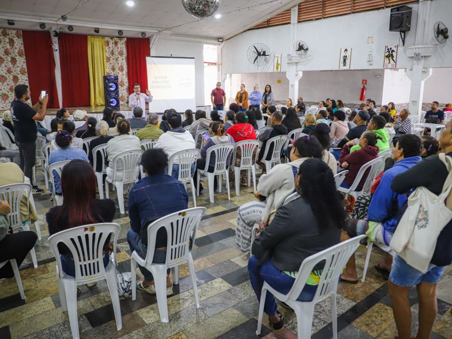 Centenas de famílias recebem Auxílio Emergencial em Rio das Ostras