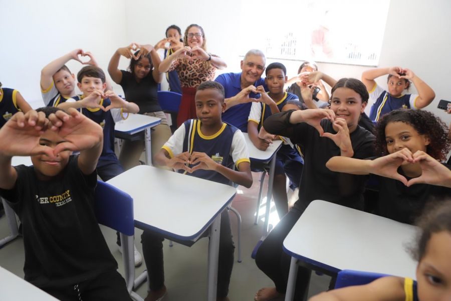 Alunos de Rio das Ostras ganham nova unidade escolar em Rocha Leão