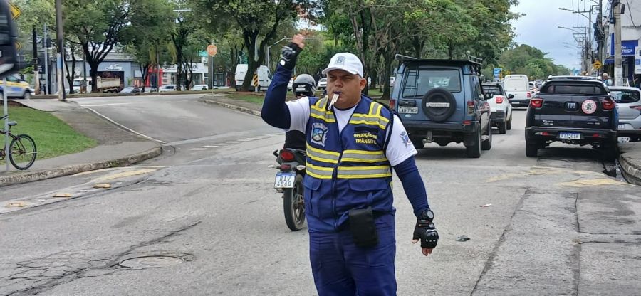 Novos operadores de trânsito reforçam orientação e segurança viária