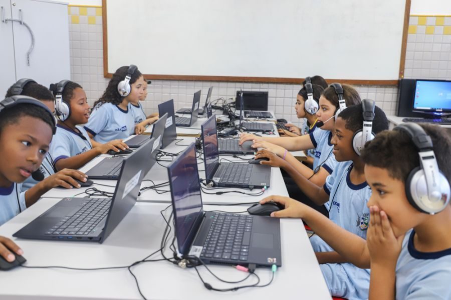 Rio das Ostras apresenta Plano Municipal de Educação Digital