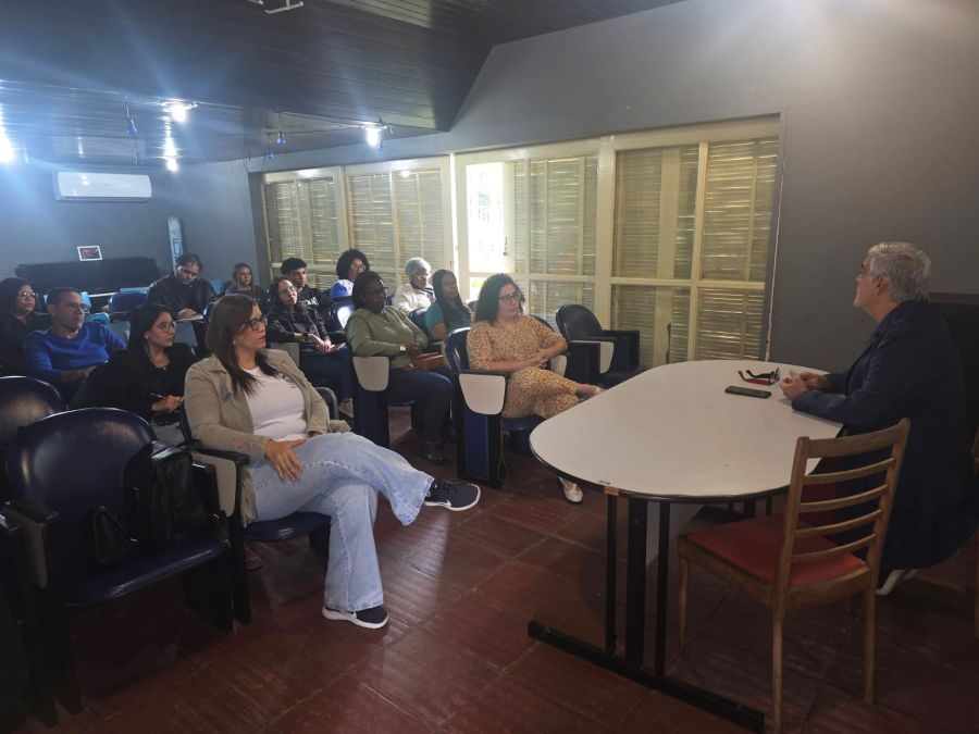 Alunos da Faetec participam de palestra na Froc