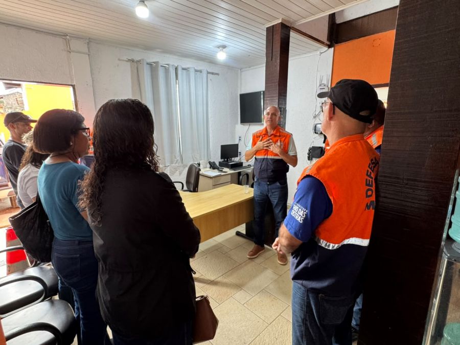 Alunos de Defesa Civil do IFF conhecem estrutura do Município Alunos de Defesa Civil do IFF conhecem estrutura do Município