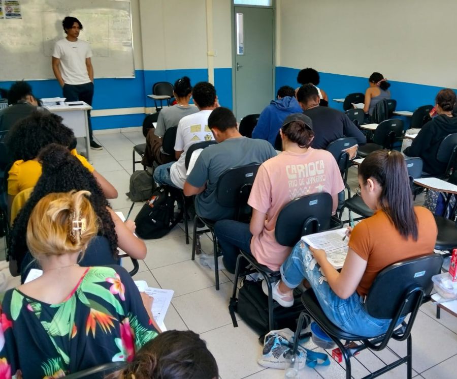 Candidatos do Cederj de Rio das Ostras participam de simulado