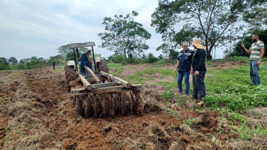 Rio das Ostras inicia plantio de milho e feijão em Cantagalo