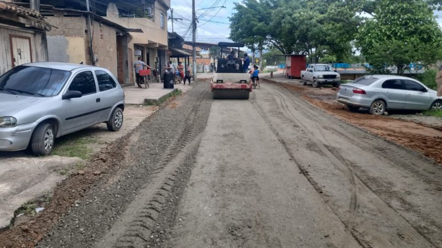 Serviços Públicos realiza patrolamento e apoio à drenagem Serviços Públicos realiza patrolamento e apoio à drenagem